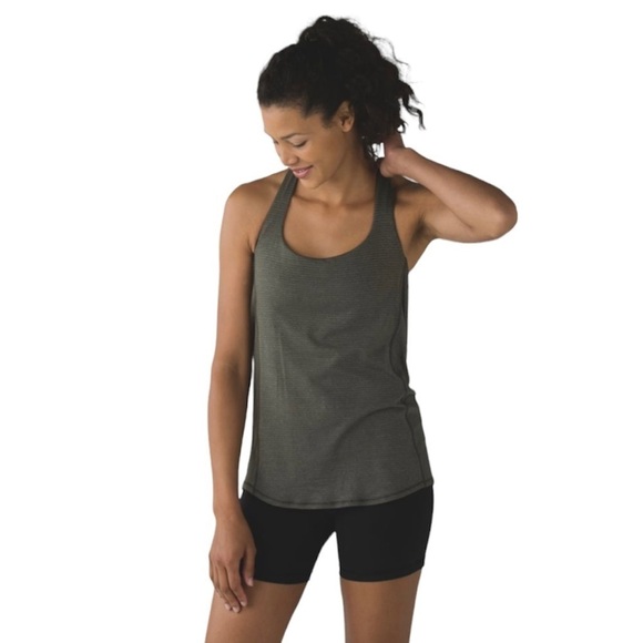 Lululemon Wild Tank
Heathered Gator Green / Ziggy Snake Butter Pink Black
Size 6 - Picture 4 of 11